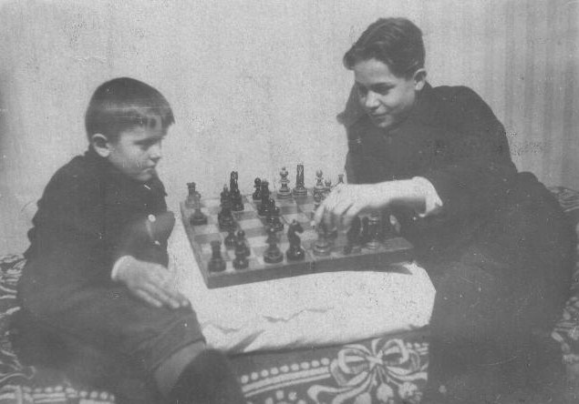 Файл:Братья Юрковы. Март 1940.jpg